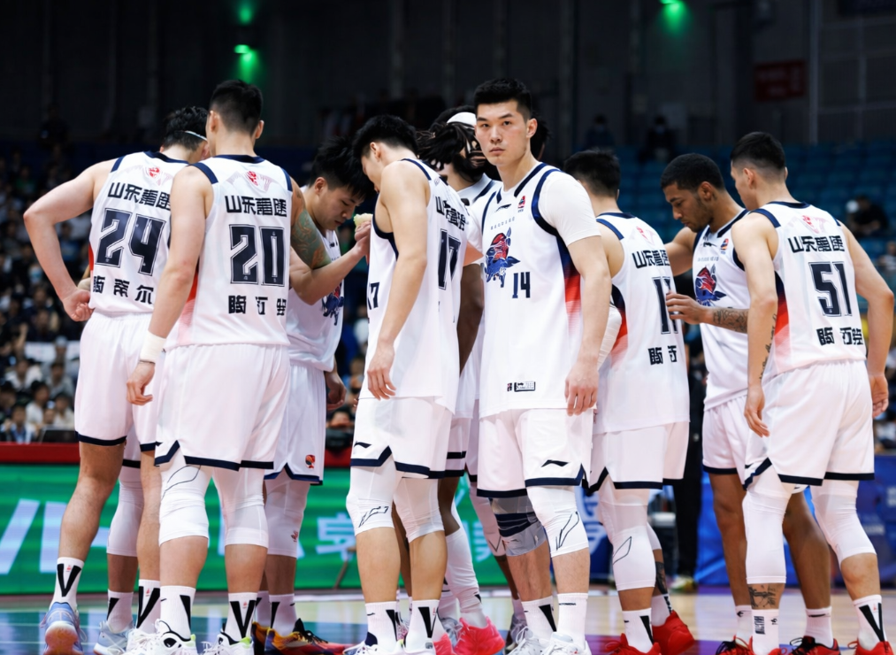 山东男篮陷困境，季后赛首轮突破堪忧